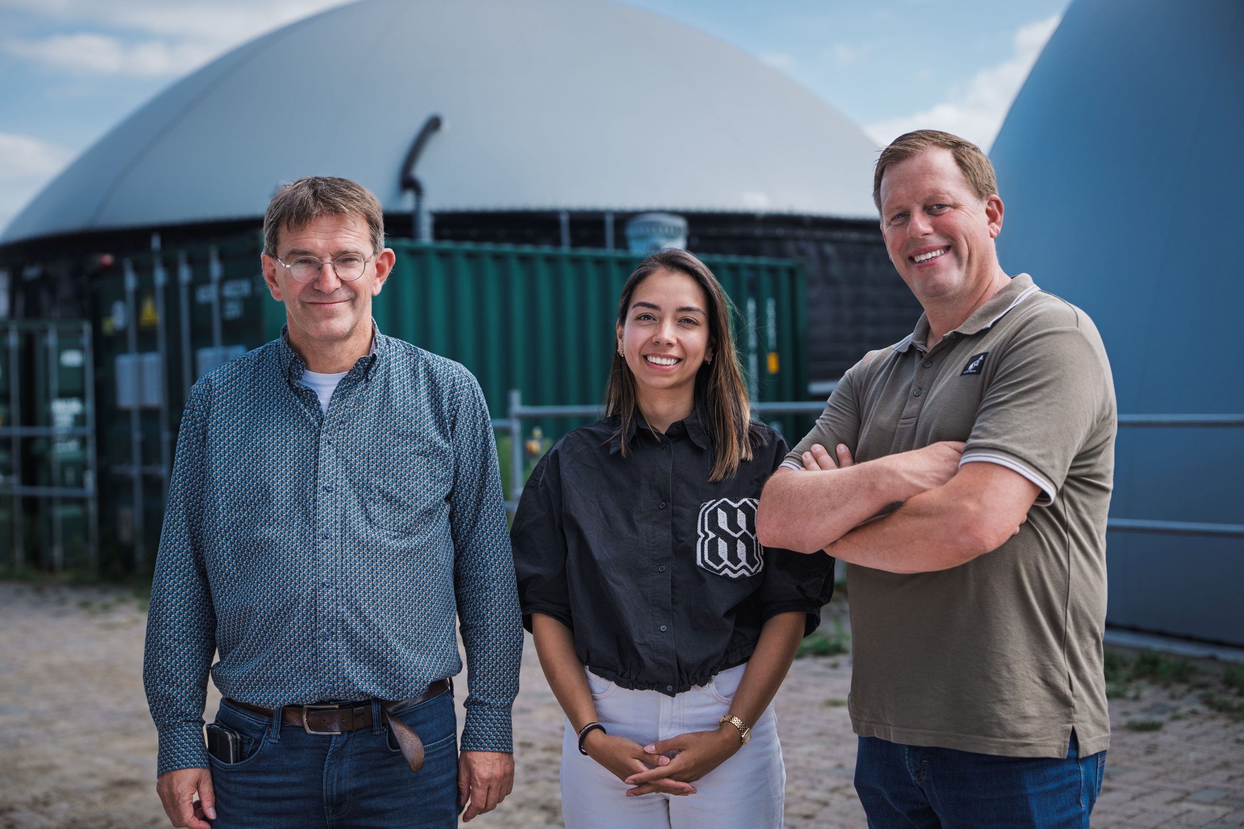 René Cornelissen, Sanne Alferink en André de Groot voor mestvergister Oxe (door: Smart Energy Hubs Stedendriehoek)